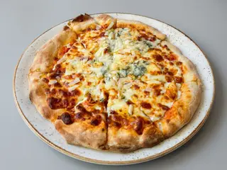 Pizza Cuatro Quesos 