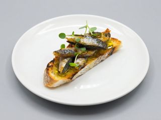 Tosta De Anchoas Y Boquerones