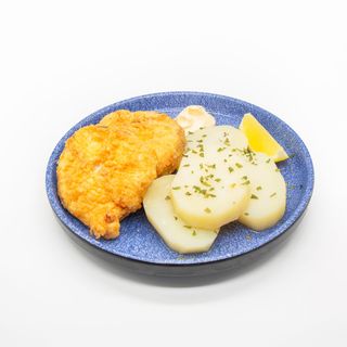 Merluza Fresca A La Romana Con Ensalada