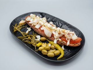PA AMB OLI QUESO MAHONES