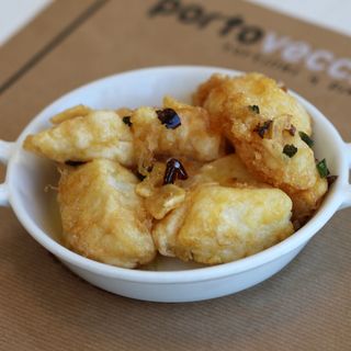 Ración De Bacalao Rebozado Con Pimientos Riojanos