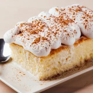 Tarta TRESLECHES RELLENA