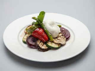 Verduras a la plancha con mozzarella de búfala