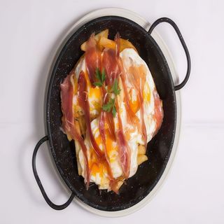 Huevos rotos con jamón