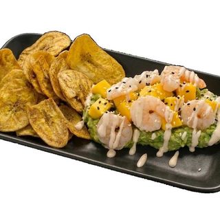 Langostinos sobre Mango y Guacamole