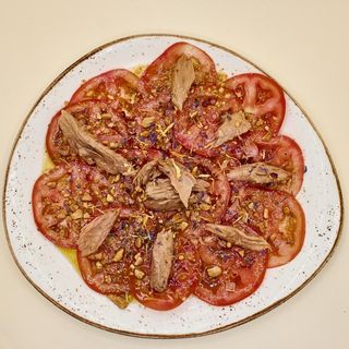 Tomate aliñado con melva