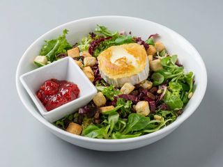 Ensalada De Cabra Con Mermelada De Pimiento