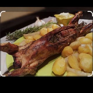 Conejo a l ast 1/2 patata y all i oli