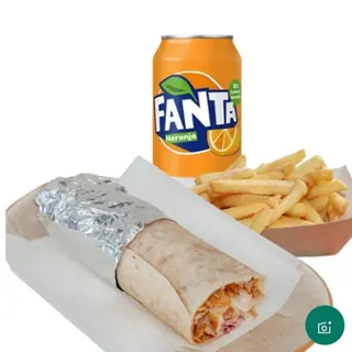 Durum de carne de pinchos, papas fritas y refresco