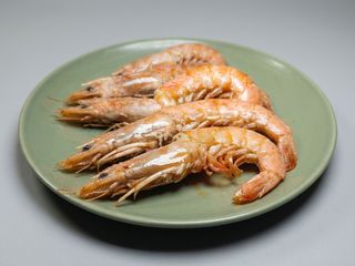 Tapa de gambes a la planxa. 12 ud