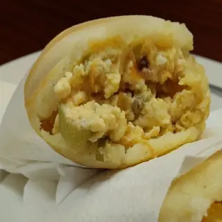 Arepa Rellena de Huevos perico