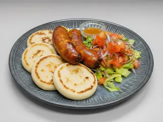 Chorizo Con Arepa