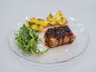 Plancha de costillar de cerdo confitada a baja temperatura