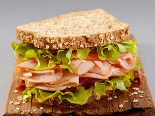 Sándwich De Pollo Desmechado