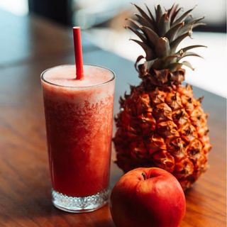 ZUMO DE NARANJA CON FRESA Y PLATANO