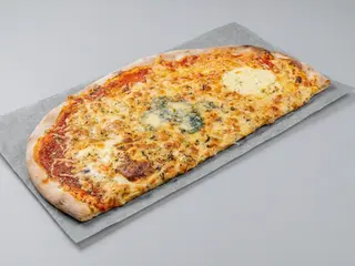 Pizza Cuatro Quesos (Media Luna)