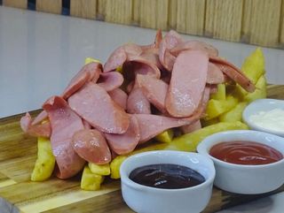 Salchichas Bockwurst & Patatas al estilo belga (Salchipapa)