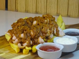 Salchichas Currywurst & Patatas estilo belga (Nueva Salchipapa)