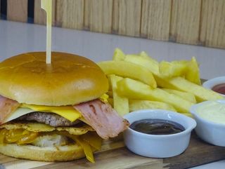 Cuatro Caminos "Ternera + Cheese + Cheese"