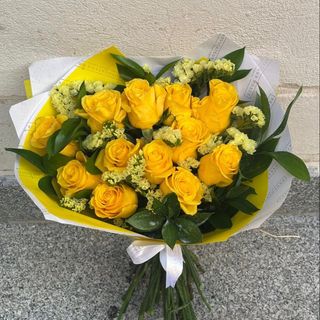 RAMO EXCLUSIVO  DE 12 ROSAS AMARILLAS