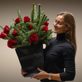 Pine love bouquet 12 roses