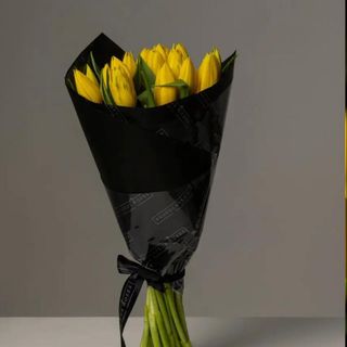 ramo de  tulipanes amarillos