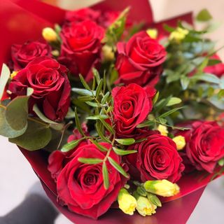 Ramo 12 rosas premium