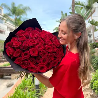 75 red roses