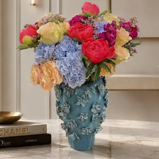 Bridgerton bouquet con jarrón
