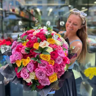 Ramo de 150 rosas en tonalidades coloridas