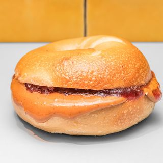 Bagel Con Peanut Butter & Jelly