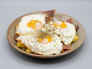 Huevos Rotos Jamón (Ración)