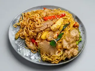 Noodles + Verduras + Pollo + Chiles Dulces