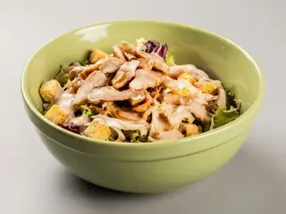 Ensalada César con pollo