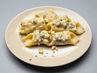 Gorgonzola Con Pasta Rellena