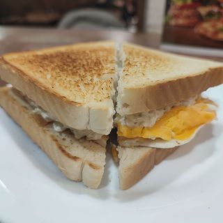 Sándwich Ensalada De Atún Y Huevo