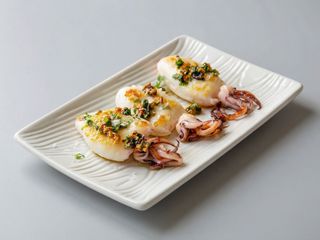 sepia a la plancha con verduras o patatas fritas 