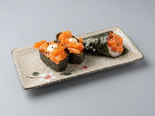 Gunkan Salmón (2 Uds.)