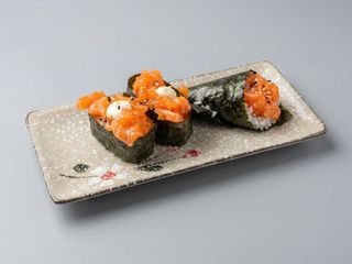 Gunkan Salmón (2 Uds.)