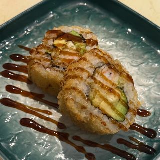 Uramaki langostino rebozado frito