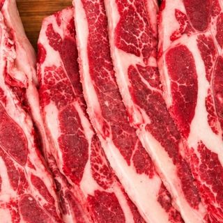 Costillar de Angus asado en su jugo