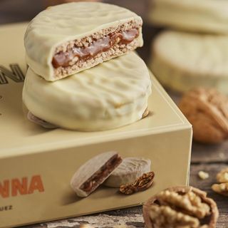 CAJA Alfajores de Nuez x6 uds