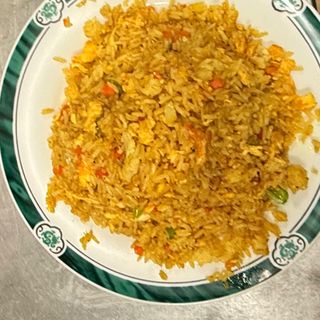 Arroz frito al curry con pollo