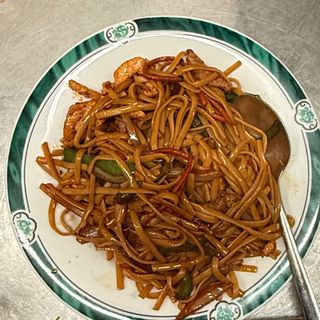 tallarines fritos con pollo