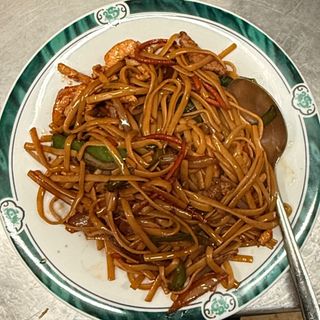 tallarines fritos con ternera