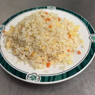 Arroz frito con piña y piñones