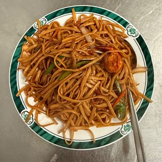 tallarines fritos con gambas