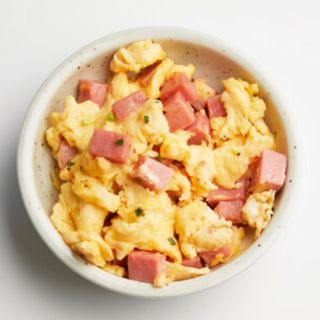 Huevos revueltos con jamón
