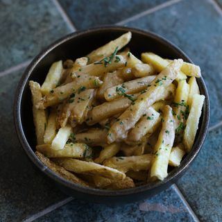 Patatas fritas con salsa de trufa
