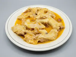 Manitas de cordero lechal en salsa caseras